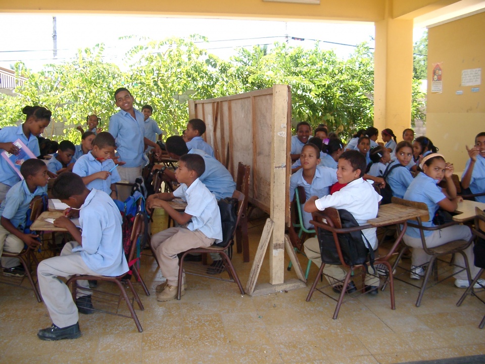 Fortalecimiento organizativo y educación integral de la infancia en 6 comunidades urbano marginales de la República Dominicana